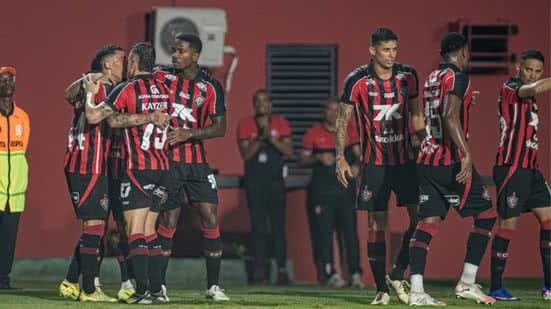 Vitória vence Piauí no Barradão e assume liderança do grupo A do Nordestão